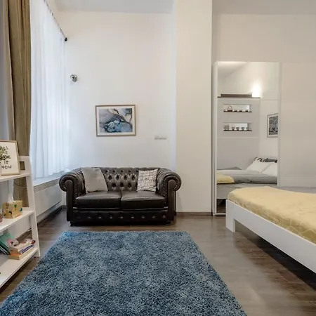 Stylish Downtown Apartment